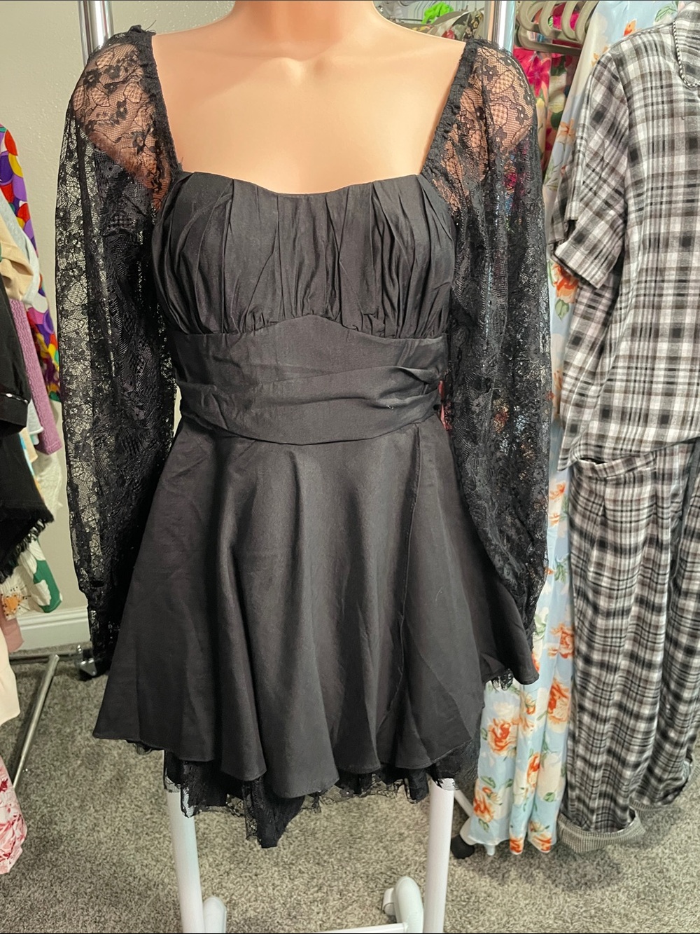 Black Lace Sleeve Romper - Picture 5 of 5